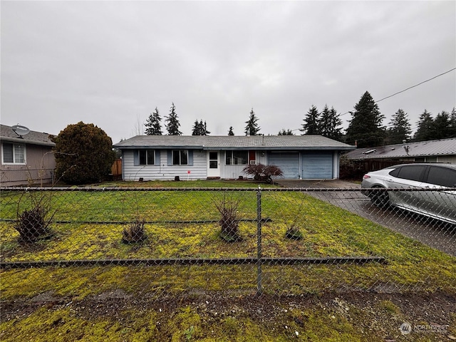 view of front of house featuring a front yard