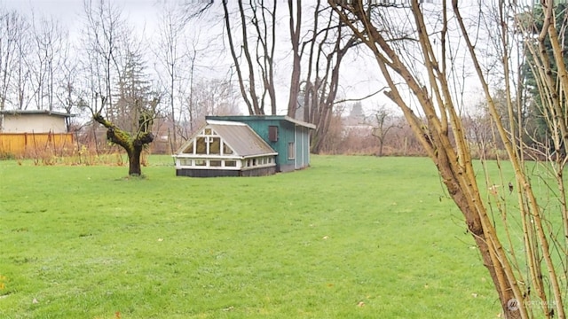 view of yard with a shed