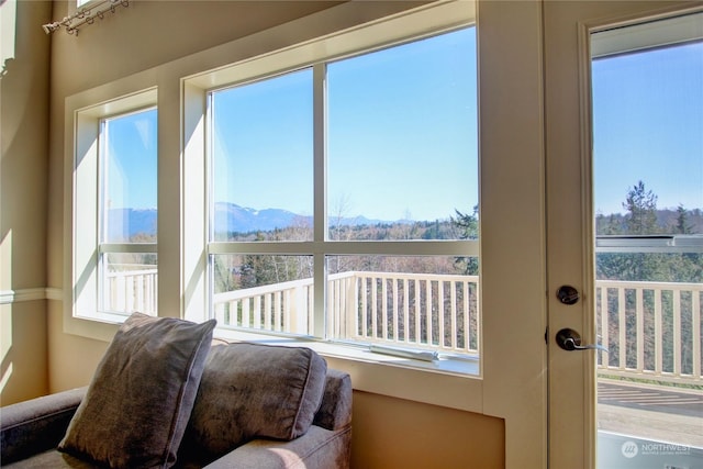 entryway featuring a mountain view