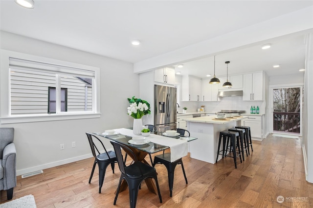 dining space featuring recessed lighting, baseboards, visible vents, and light wood finished floors