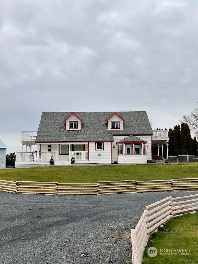 view of front of property with a front lawn