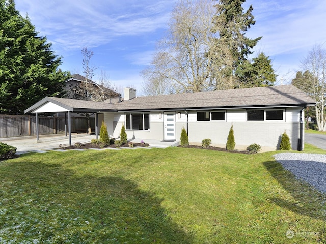 view of front facade featuring a front yard