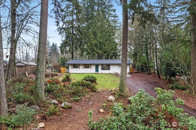 view of front of home featuring a front lawn