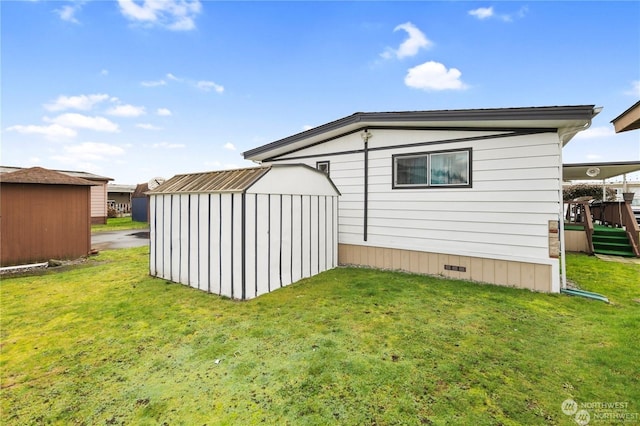 view of side of property featuring a lawn and a storage shed