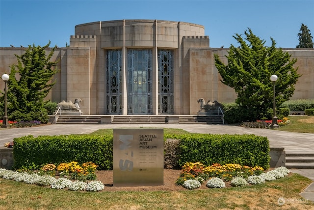 view of building exterior