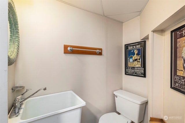 bathroom featuring toilet and sink