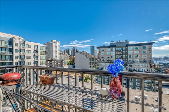 balcony featuring a grill