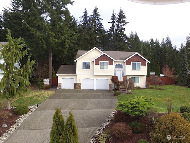 bi-level home featuring a front yard