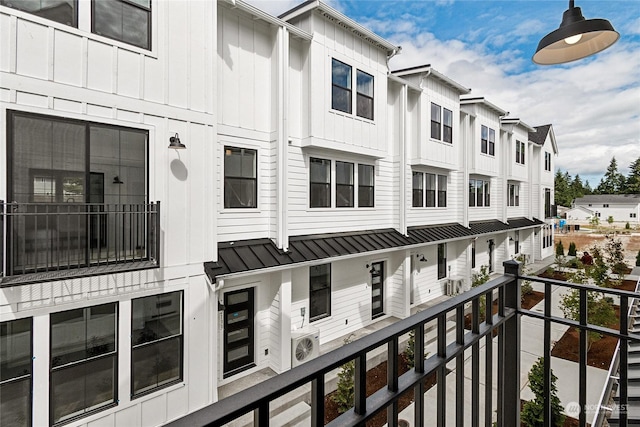 balcony featuring a residential view