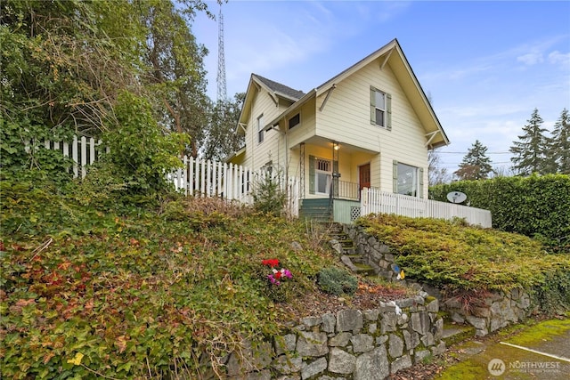 view of front of house with covered porch and fence