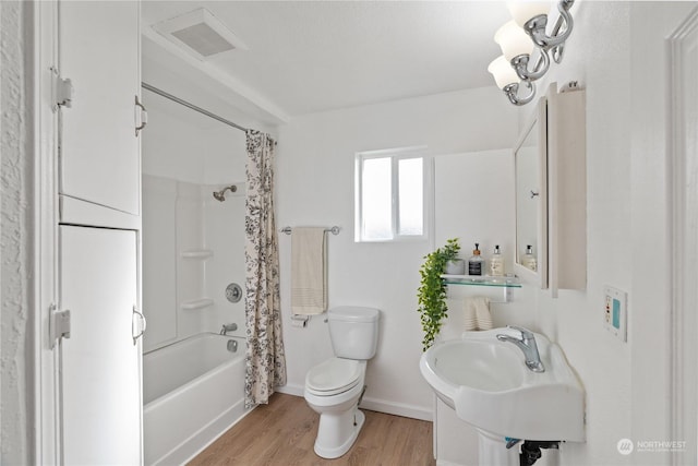 full bathroom featuring toilet, shower / tub combo with curtain, sink, and wood-type flooring