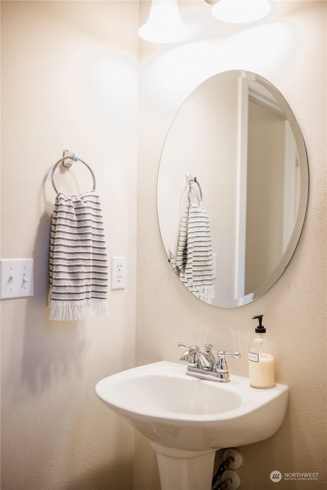 bathroom featuring sink