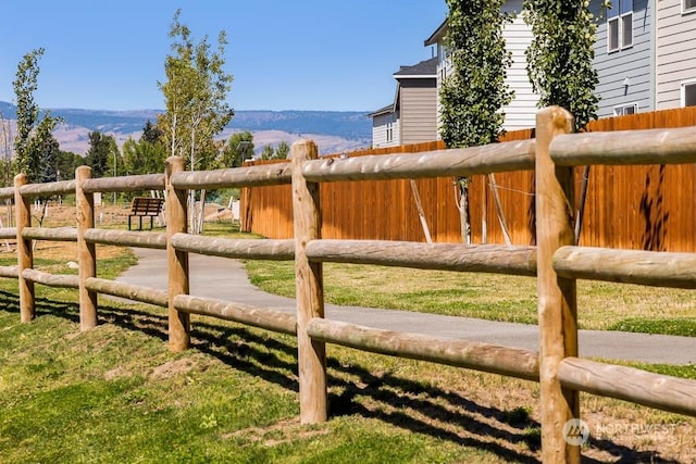 view of yard featuring an outdoor structure and a mountain view