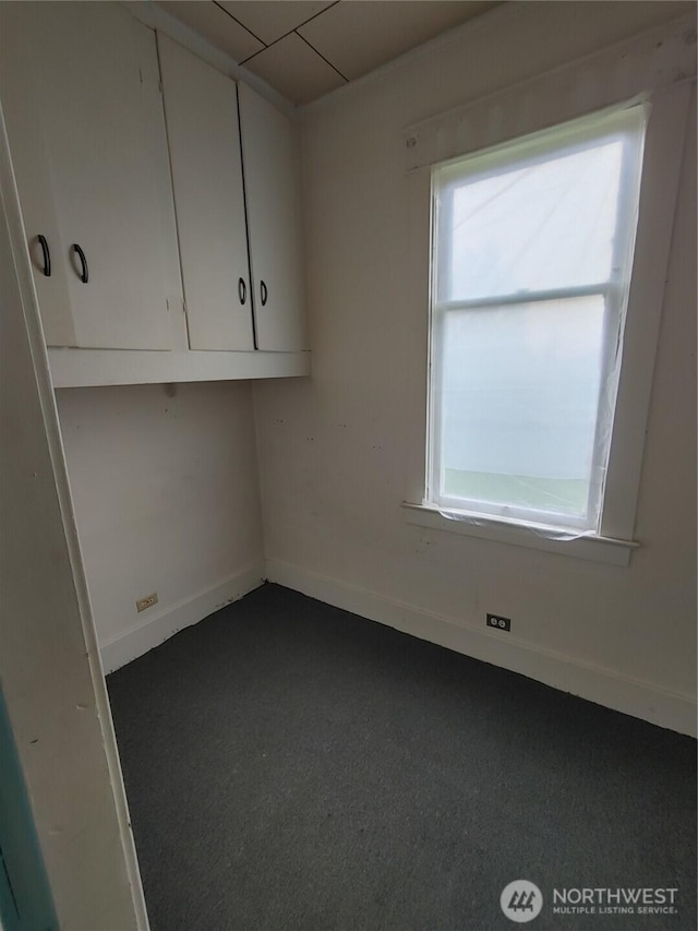 307 S Exchange St, Aberdeen, WA 98520 - unfurnished room with baseboards and dark colored carpet