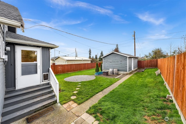 view of yard featuring a storage unit