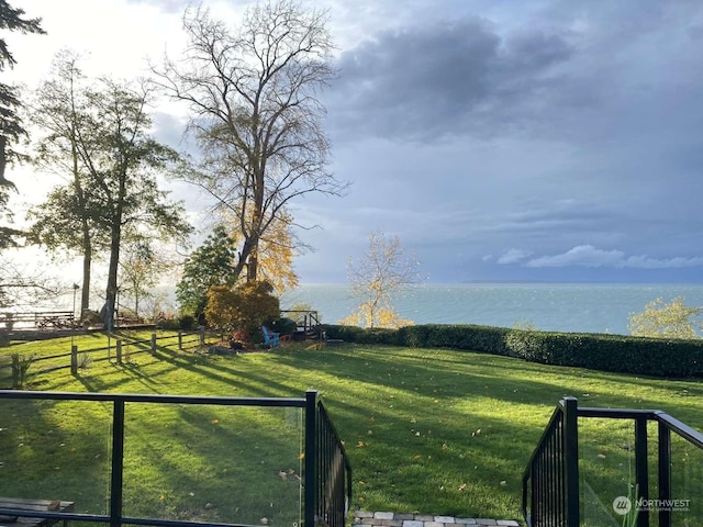 view of yard featuring a water view