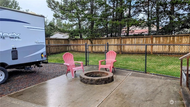 view of patio featuring an outdoor fire pit