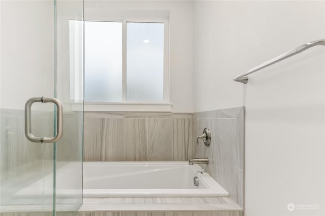 bathroom featuring tiled bath