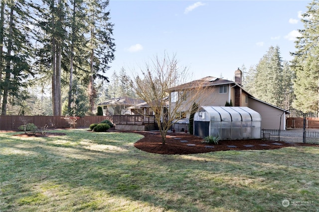 view of yard with an outdoor structure