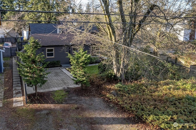 view of yard featuring a patio