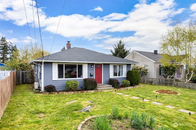 view of front of home featuring a front yard