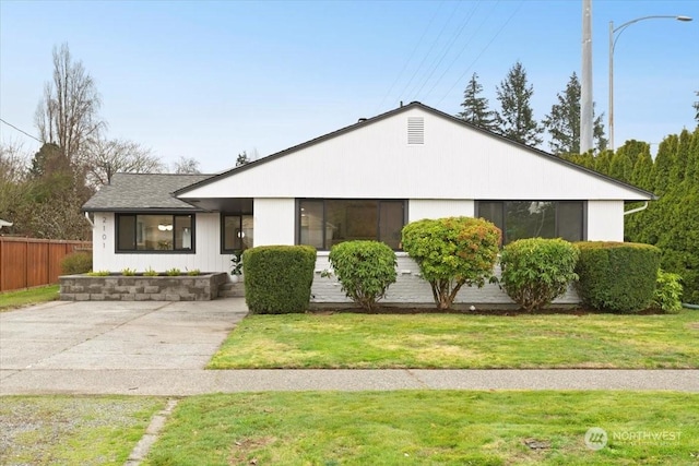 ranch-style house with a front yard