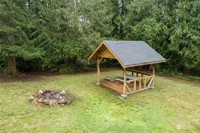 view of yard with a fire pit