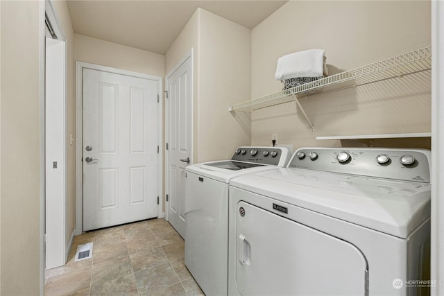 washroom featuring washing machine and clothes dryer