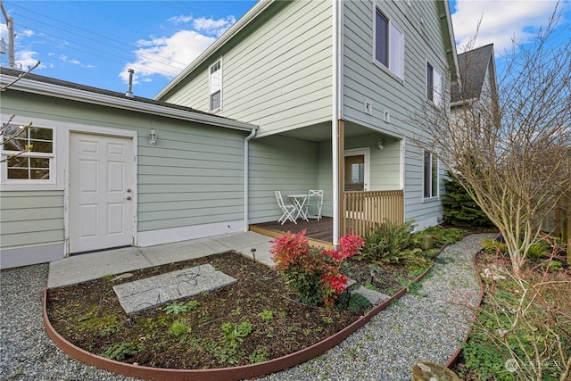 entrance to property with covered porch