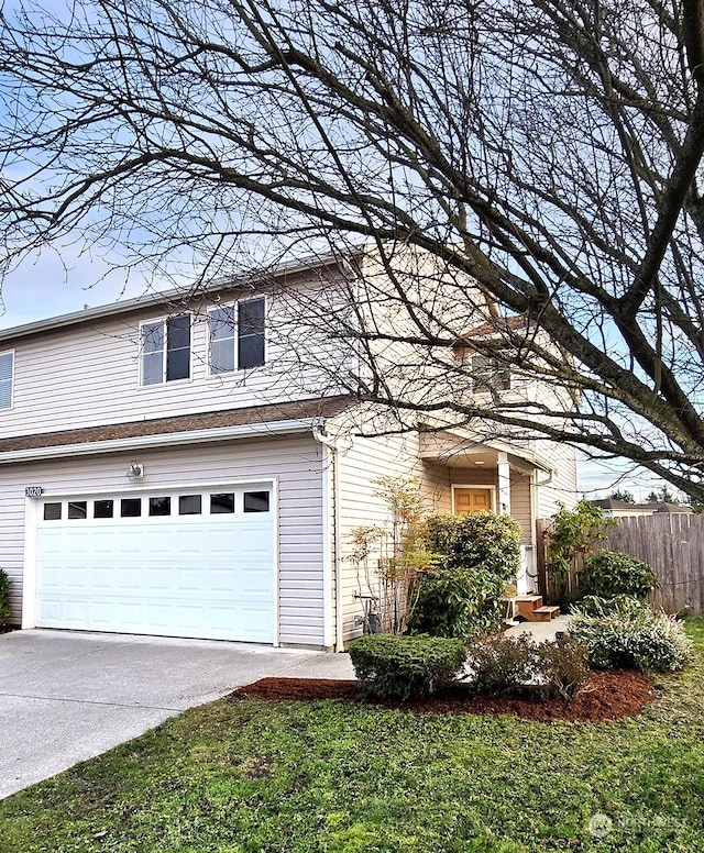 view of front facade featuring a garage