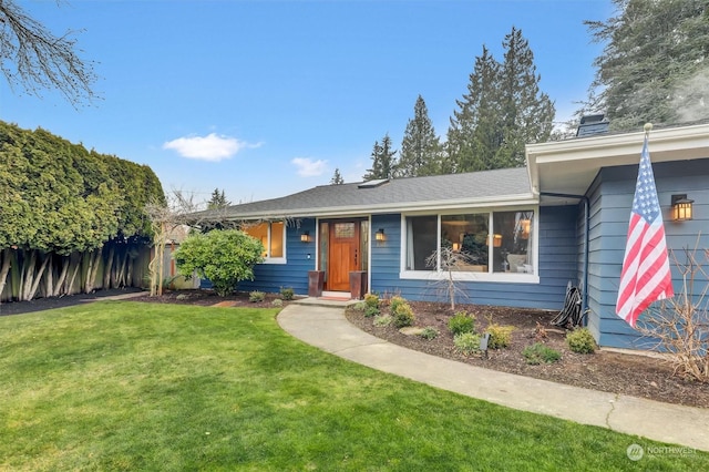 ranch-style house featuring a front lawn