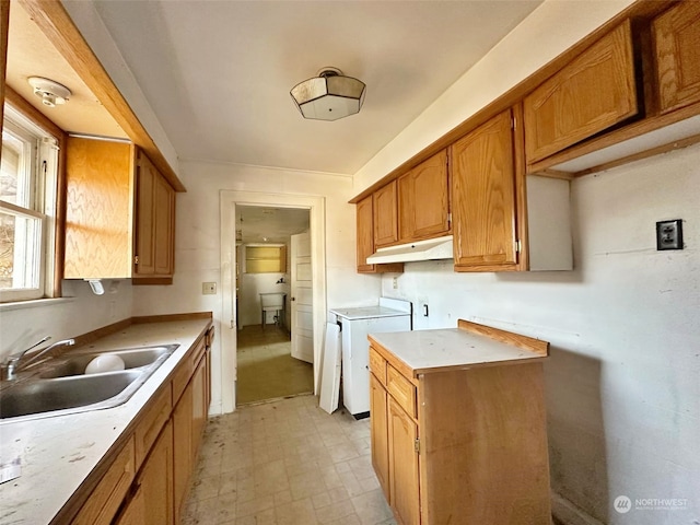 kitchen featuring sink and independent washer and dryer