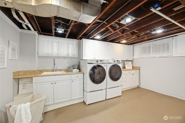 laundry room with sink, cabinets, and washing machine and dryer