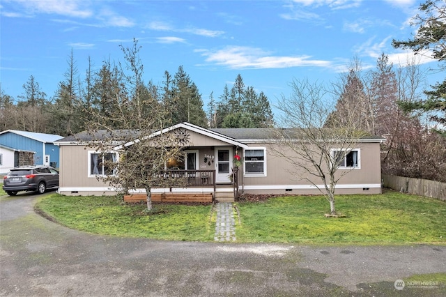 view of front of property with a front lawn and covered porch