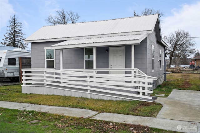 view of front facade with covered porch