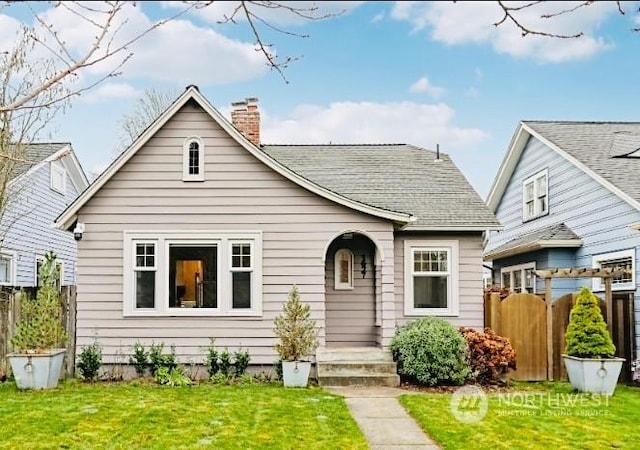 bungalow-style house with a front yard