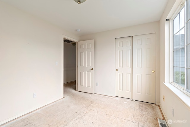 unfurnished bedroom featuring a closet