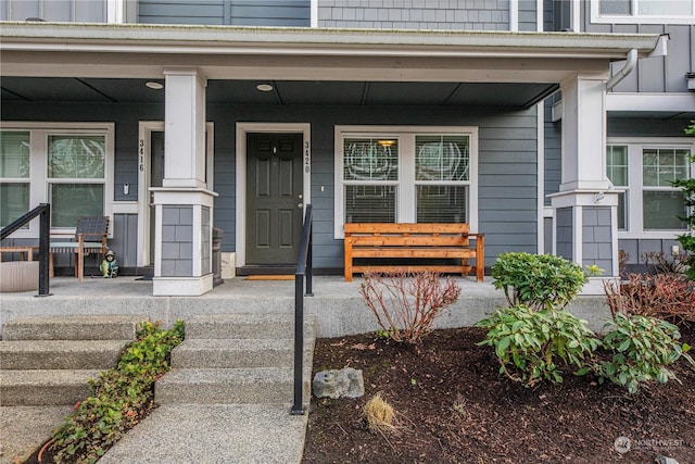 entrance to property featuring a porch