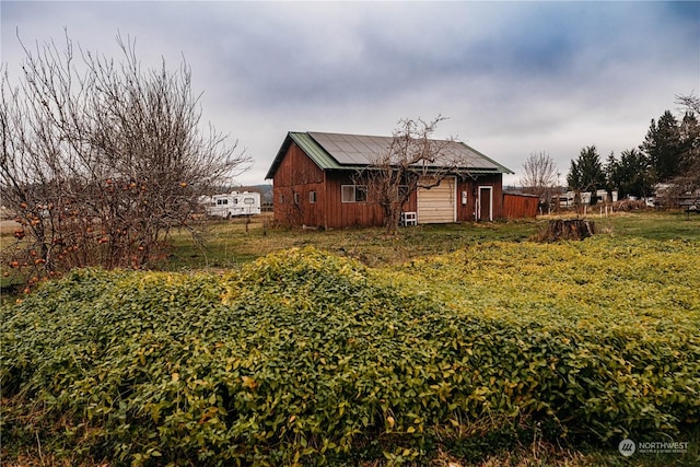 back of house featuring a yard