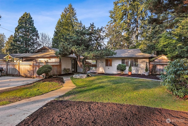 view of front of home with a front lawn