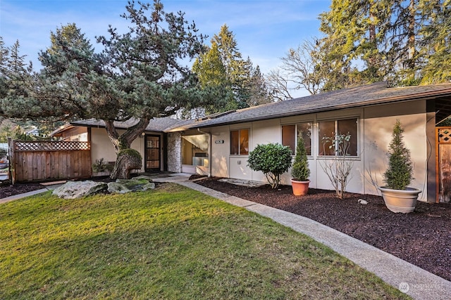 ranch-style home featuring a front yard