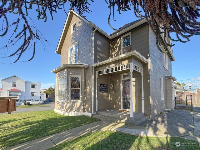 view of front of house featuring a front yard