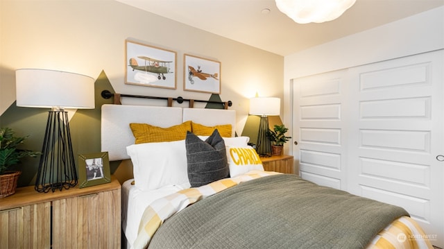 bedroom featuring a closet