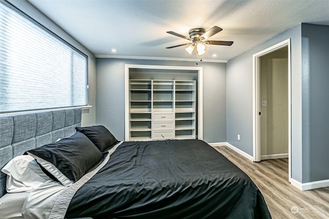 bedroom featuring a closet, a textured ceiling, ceiling fan, and light hardwood / wood-style floors