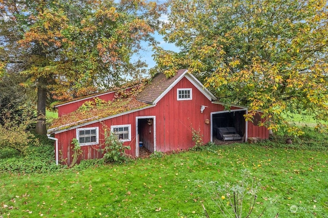 view of outbuilding featuring a lawn