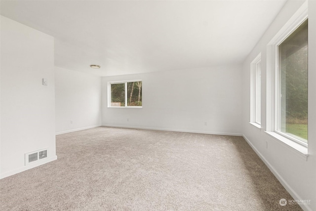 spare room with carpet flooring