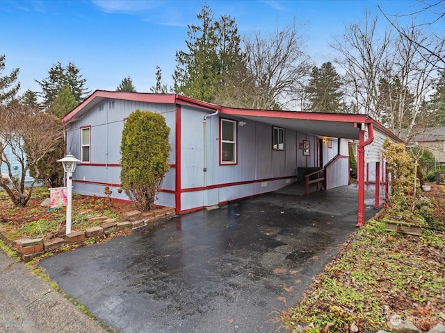 view of front facade featuring a carport