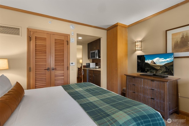 bedroom featuring crown molding and a closet