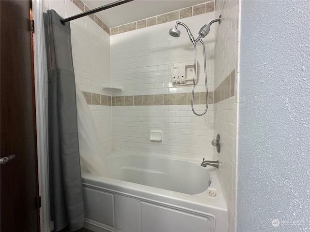 bathroom featuring shower / bath combo