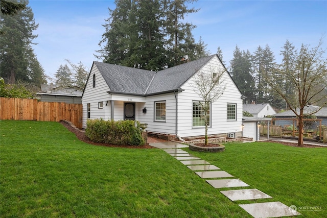 view of front of home featuring a front yard